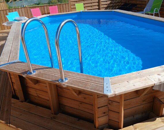 Piscine chauffée, profondeur 1.20m, sécurisée pour les enfants